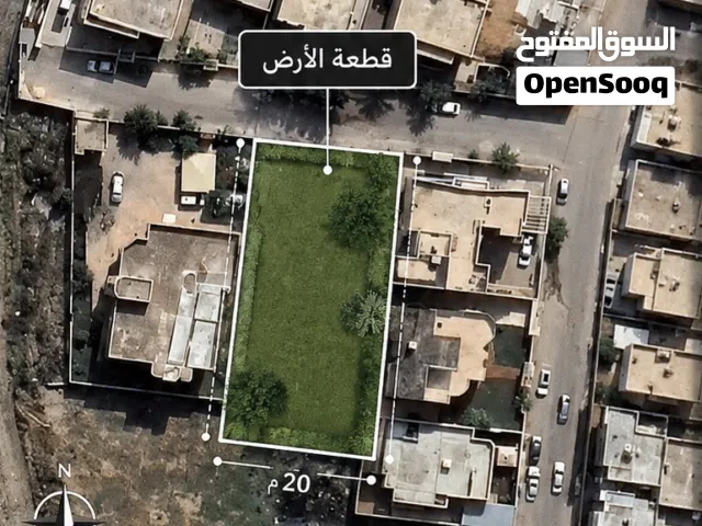 قطعة ارض الفراحيت 800 متر للبيع موقع ممتاز ومقسم سكني قطران الارض مسوره ويوجد بها بئر
