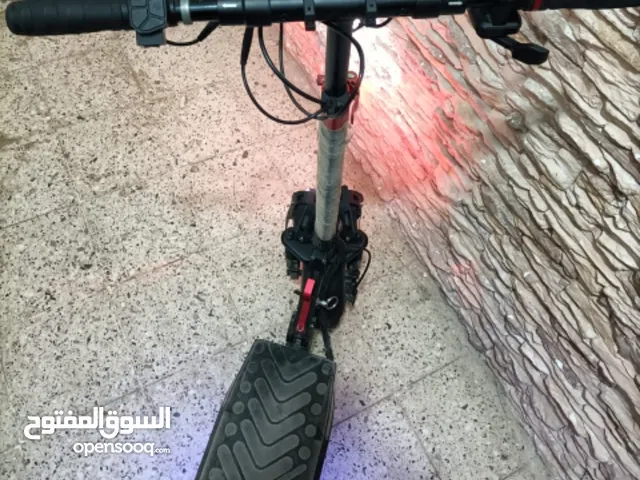 تروتينات من النوع العالي الجوده صنع فرنسي و كهرباء به تقريبا جديده للنزهة و التنقل السريع