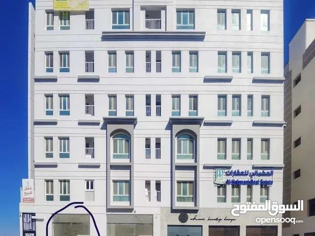 محل في الخوض السادسة في شارع حيوي للايجار قريب الجامعة وفي منطقة مكتضة بالسكان والبنوك