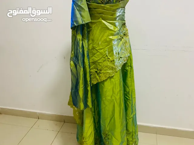 فساتين سهره وعبايات