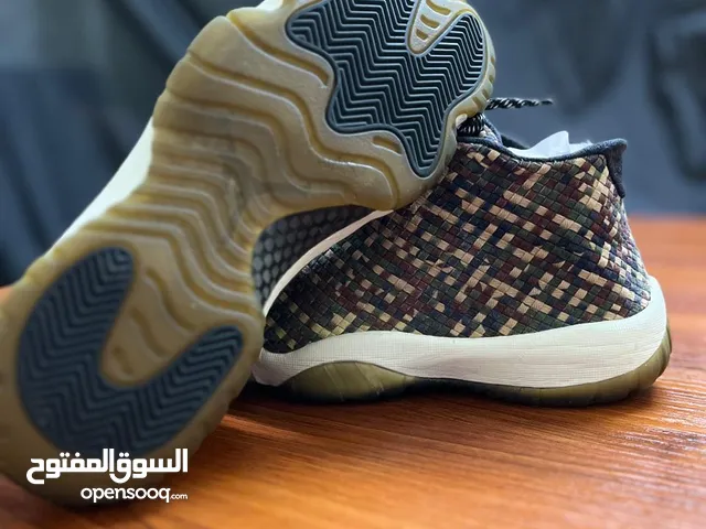 44 Sport Shoes in Zarqa
