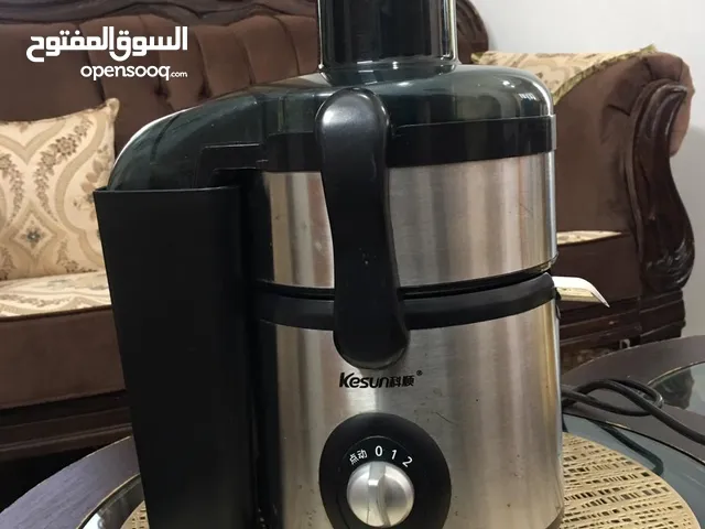 عصاره عصير عدد 2 مستعمل وكاله الوكاله وحده كهربائيه والأخرى يدويه