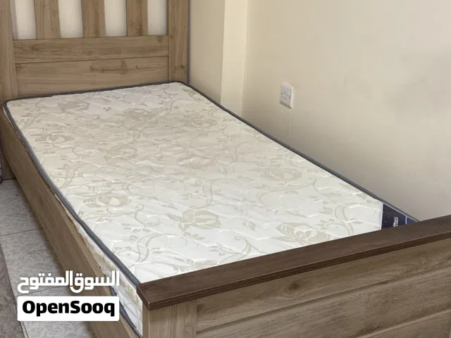 سرير مع دوشك