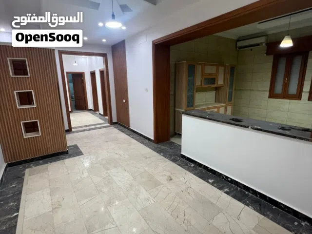 شقة للايجار بسوق الجمعة عمارة جديدة