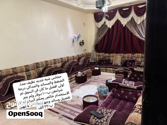 مجلس شبه جديد للبيع