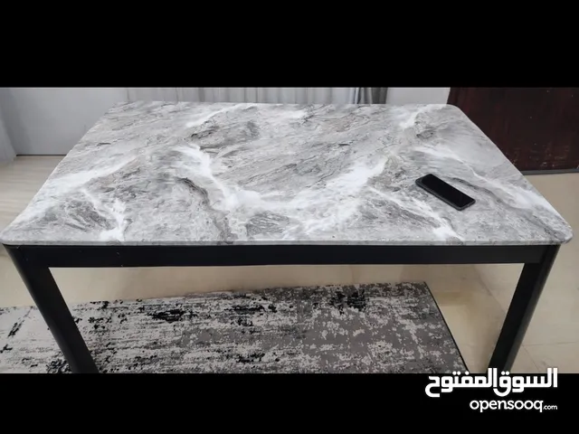 طاوله. ....