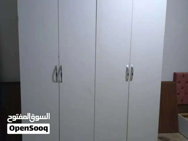 دولاب أربعة أبواب تركي نظيف وبحالة جيدة للبيع