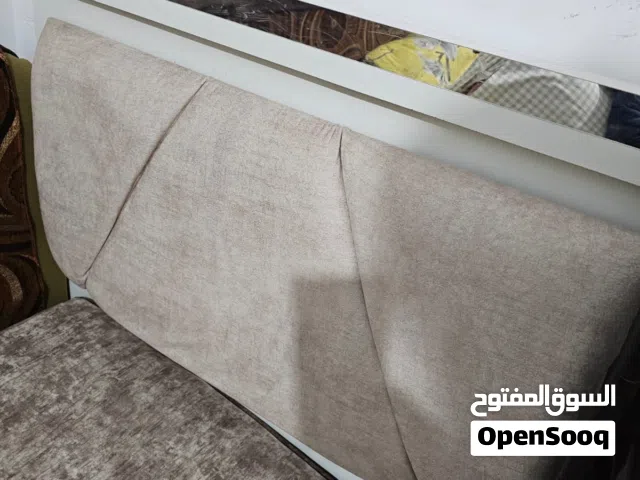تخت مفرد تفصيل مستعمل كالجديد البيع بسبب السفر بسعر 15 دينار فقط بدون الفرشه والتخت بدو تركيب
