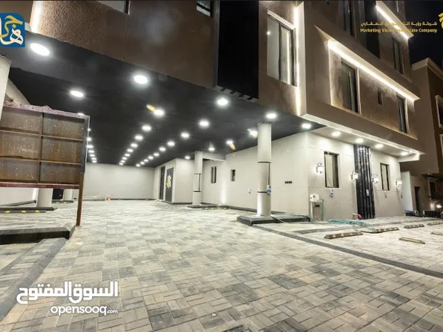 شقة فاخره للايجار الرياض حي قرطبه  تتكون من غرفه رئيسية  3ثلاث غرف نوم  3دورات مياة مطبخ  مجلس  صاله