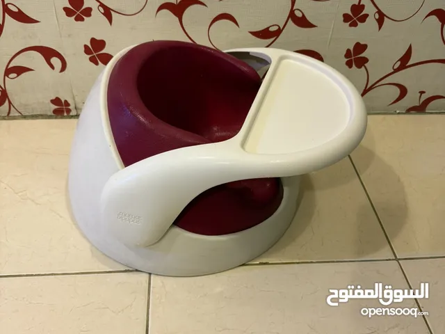 كرسى للطعام ومقعد للاطفا
