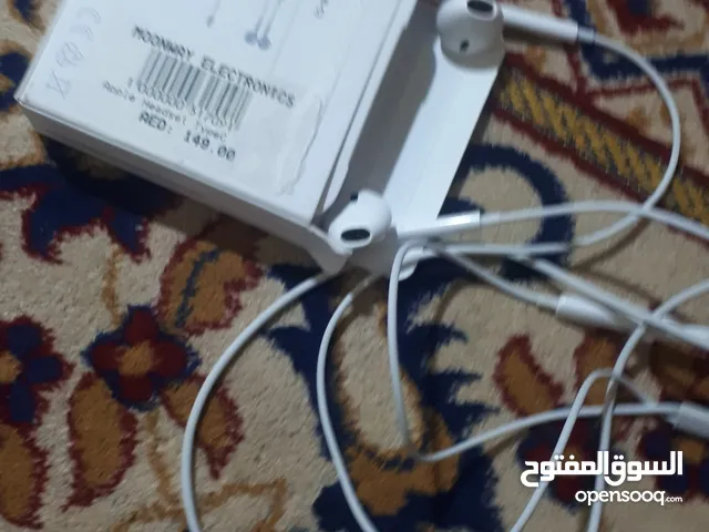 سماعه اصليه من ابل  نضيفه مافيها ولا شي استعمال شهر واحد Original from Apple