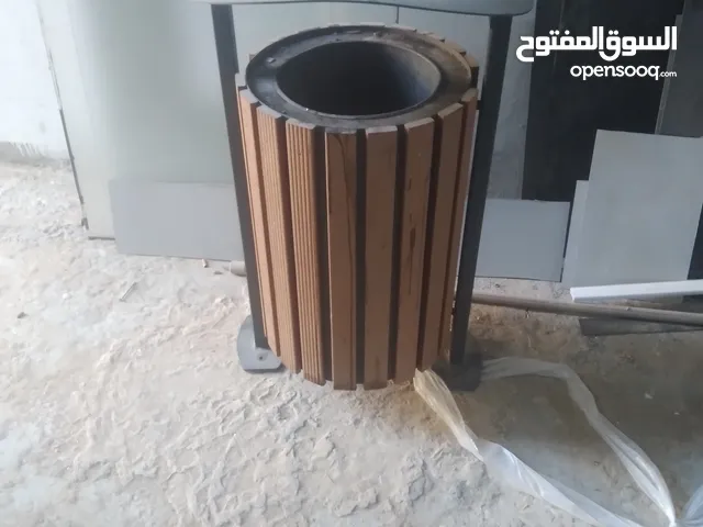 سلة قمامة حديد خارجية