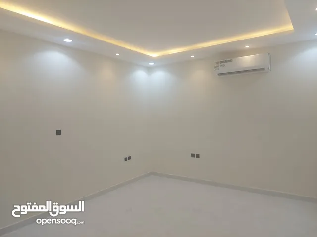 750 m2 Studio Apartments for Rent in Al Riyadh Al Yarmuk