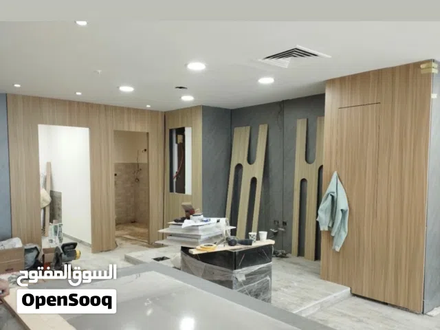 محل مميز للايجار 200 متر  مفتوحين على بعض  للايجار  دور اول  مجمع البنوك على الرئيسى ما بين حضرموت