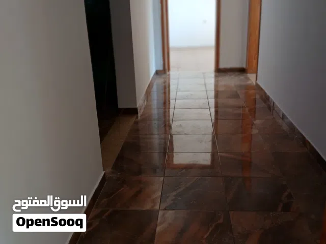 شقة بناء حديث ثلاثة غرف للإيجار