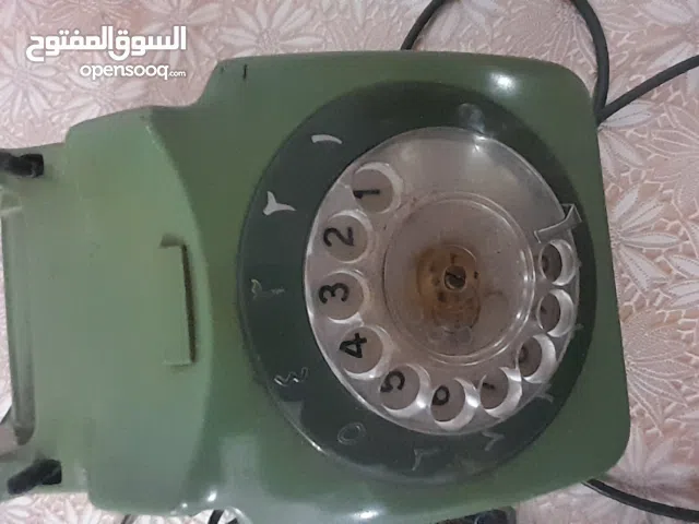 جهاز تلفون منزلى عدد  2 قرص انكليزى ماركة gec من  الزمن الجميل والجهاز الاخر من قبل الغزو