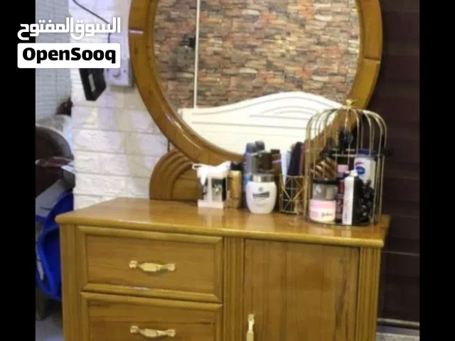 ميز تواليت تسكام خشب عراقي نضيف جدا اخو الجديد استخدام شهرين