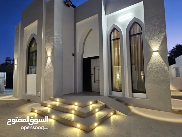 شاليه VIP في ولاية نزوى. ضيافة فندقية راقية يبعد 400 متر فقط عن منطقة العقر الشهيرة بحارتها القديمة