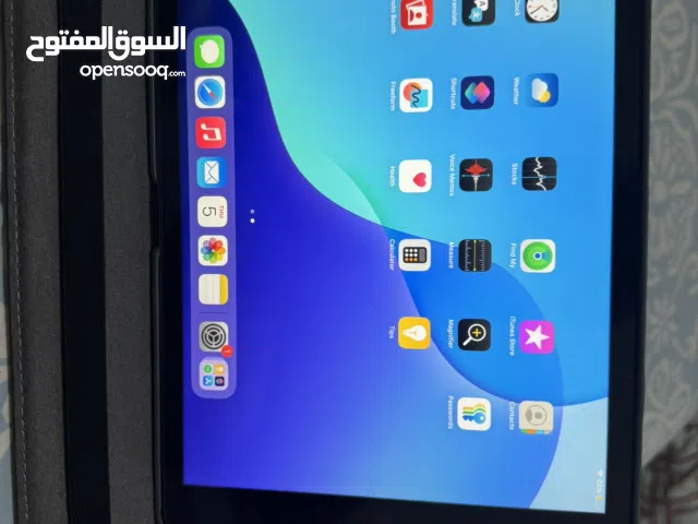 iPad 7 generation 128 GB with cellular very good condition without any scratch neat and clean