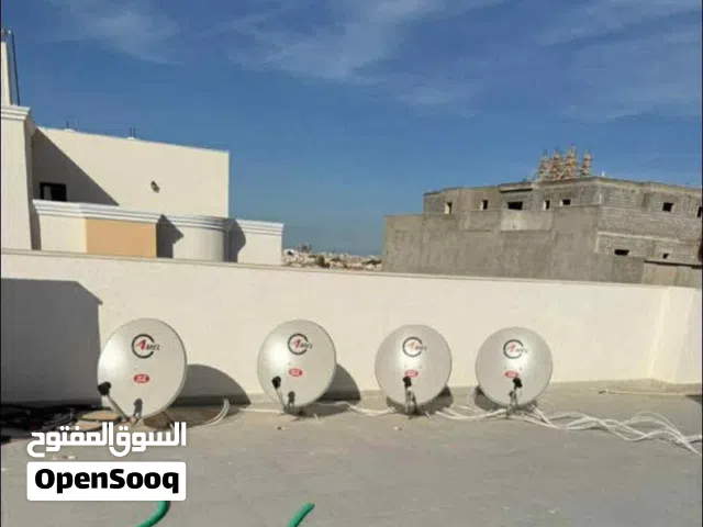 فني تركيب وتعديل جمسع اقمار صناعيه وشاشات مع امكانيه توفير بضاعه