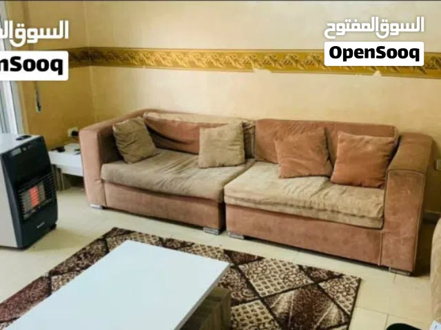 كنب امريكي تفصيل ممتاز بحالة جيده جدا للبيع 8 مقاعد ليس تجاري