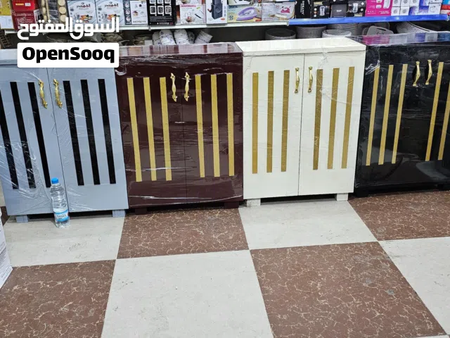 جزامات راقيه مغلق ابو ابواب  متوفر بثلاثه الوان جزامات.  خشب بي داي اف.  4 رفوف .  عمل.