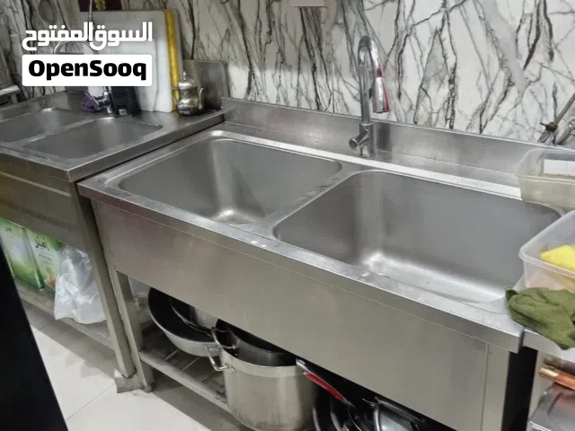 مطعم للبيع بشارع الملك فيصل بكامل معداته و التجهيزات. يعمل بصورة ممتازة و دخل شهري جيد . جلسه خارجية