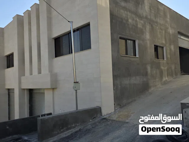 مجمع صناعي مكون من 4 طوابق تسوية طابق أرضي، وطابق أول مطابق ثاني وجميعها لها. مداخل مستقلة بالسيارات