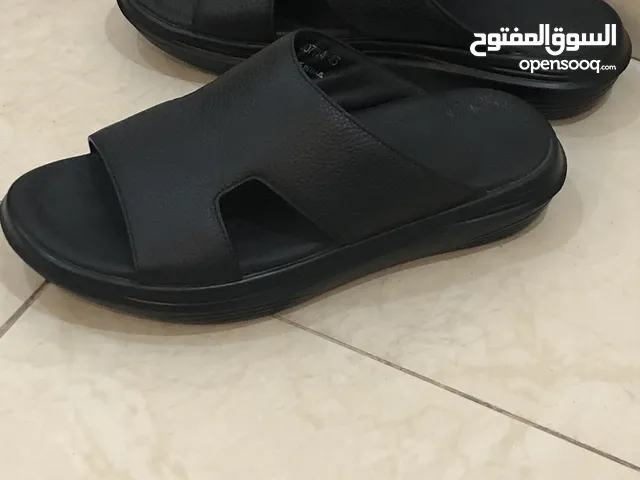 الاتصال واتساب نفس الجديده سعرها جديد 20 البيع 8 مريحه بالمشي سعرها عند النصر الرياضي 20