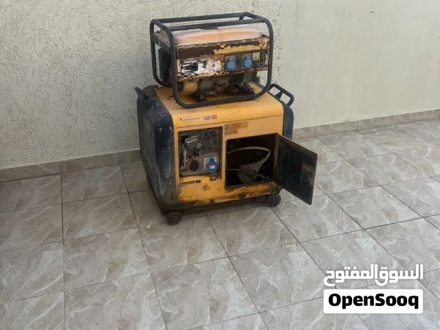 أثنين مولدات كهربائية  الكبير يخدم بالنافطة والصغير بنزينة