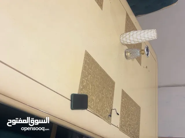 Dining table طاولة طعام