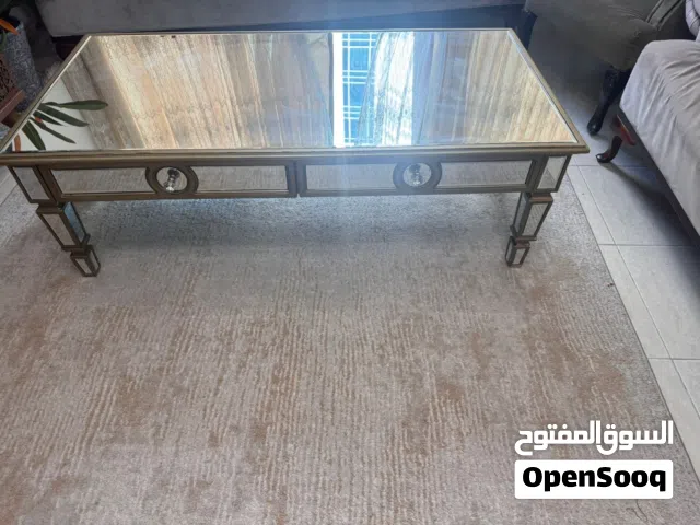 طاولة مراية جميلة و فاخرة