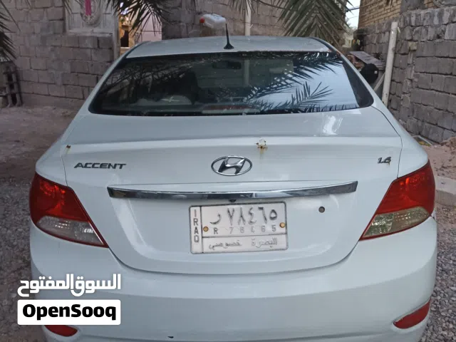 2014 هيونداي اكسنت Standard