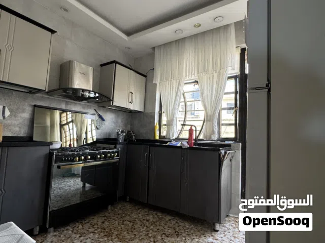 كاونتر وسنك جديد ونظيف السنك مترتين والملحق متره ونص والملحق الثاني متره والكاونتر متره ونصف السعر