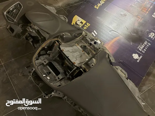 قشرة تابلو فورد سي ماكس مع ايرباغ بحاله الوكاله