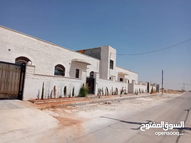 304 m2 5 Bedrooms Townhouse for Sale in Amman Al Lubban