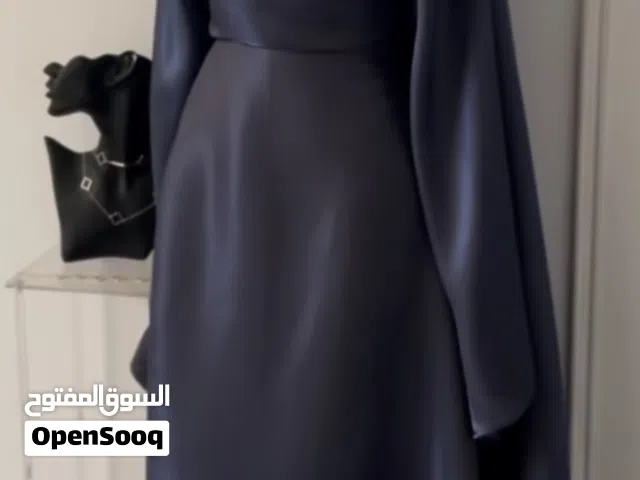 فستان نيلي خياط جديد ما مابوس ابدًا فري سايز يلبس جميع القيسات (حجم خاص)