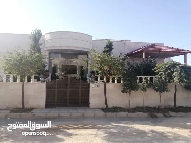 337m2 4 Bedrooms Townhouse for Sale in Amman Mahes