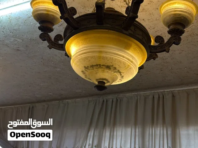 ثريات مستعملة بس شبه وكالة  الصور عندك مع الاعلان للبيع