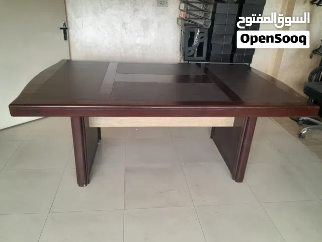 طاوله اجتماعات فاخرة استخدام بسيط