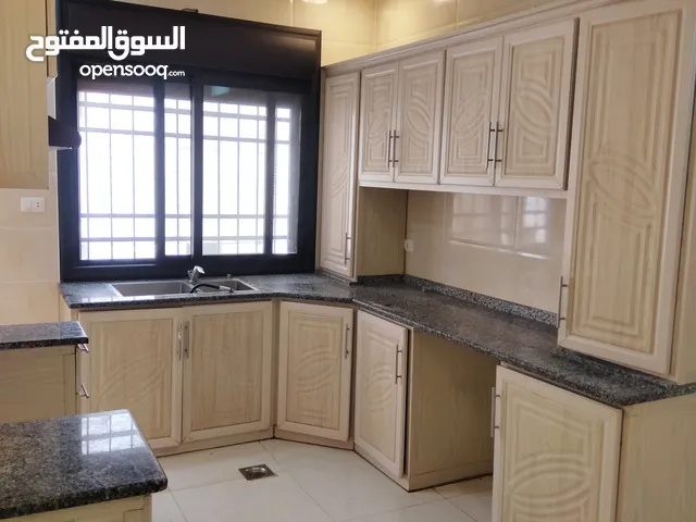 شقه فارغه للايجار سوبر ديلوكس مساحة 130متر طابق ثاني مصعد قرب إشارة اليوسفي ومجمع عمان
