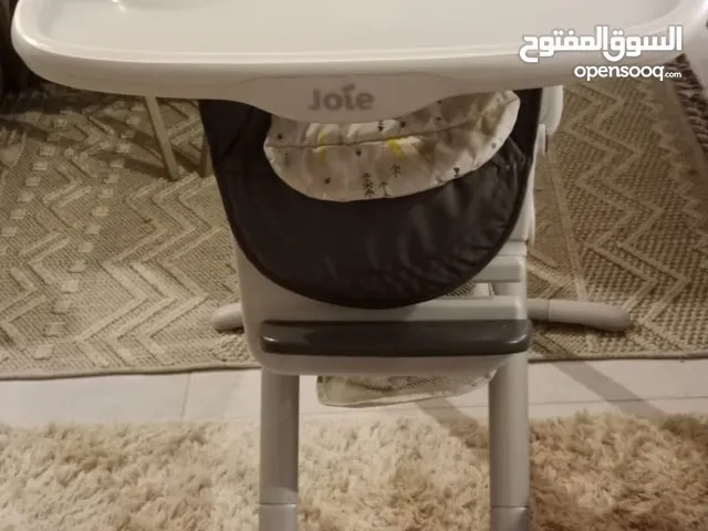 Rotating baby feeding chair