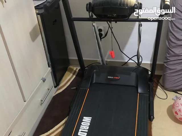 للبيع جهاز ركض ماركة World Fitness بحالة ممتازة
