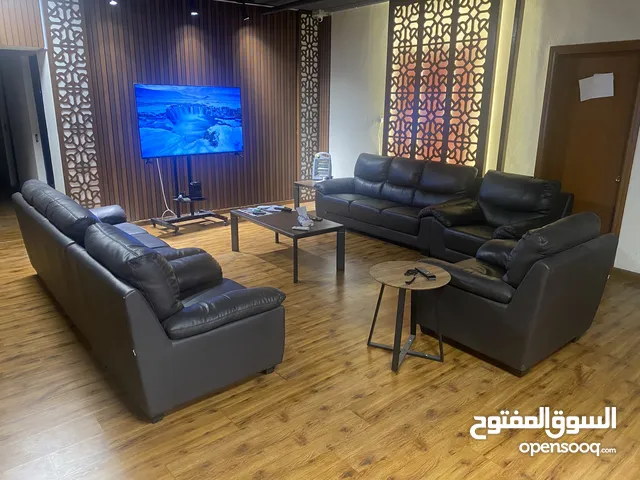 اثاث مكتبي بحالة جديدة للبيع