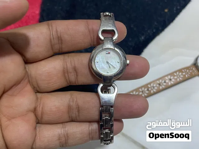 ساعه نسائيه ماركه تومي نظيفه اصليه