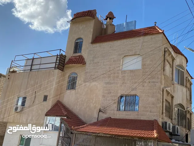 منزل بيت للبيع او للاستثمار مع إمكانية البناء على السطح