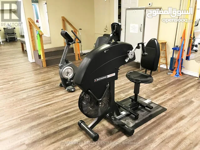 جهاز بايك مع ركاية ظهر نوع Schwinn أمريكي وجهاز بدالات للايدي لعضلات الأكتاف والايدي والصدر