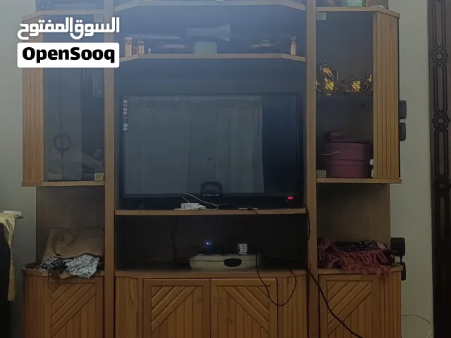 للبيع باترينا خشب تلفزيون  للغرفة المعيشة  لون بني فاتح  ارتفاعها 3متر عرضها 1.5 متر ونصف  مستعمل