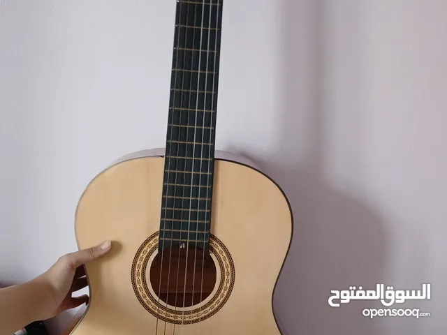جيتار كلاسيك ماركة sundmannبالشنطة بتاعته بالفوت استول استعمال شهرين
