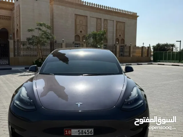 Tesla Model 3 2022 first owner from tesla dealership in Dubai  clean title very clean car